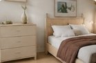 Dormitorio en madera clara